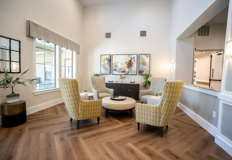Elegant Residential Sitting Room for Seniors at an Assisted Living Facility Elegant Residential Sitting Room for Seniors at an Assisted Living Facility
